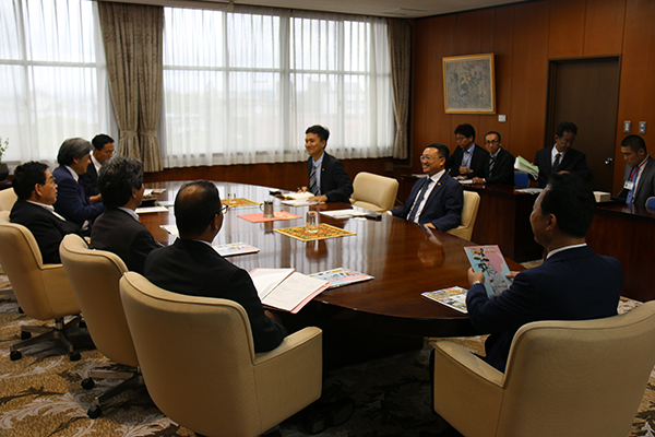 ベトナム国家大学ハノイ外国語大学学長表敬訪問